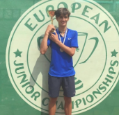 显得十分平 显得十分平