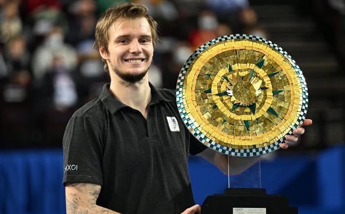 通过精准打 通过精准打